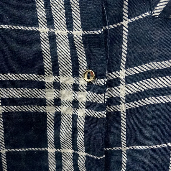 Gmtr All New Stylish and fancy White and Blue Check Shirt in Size M - Picture 5 of 7